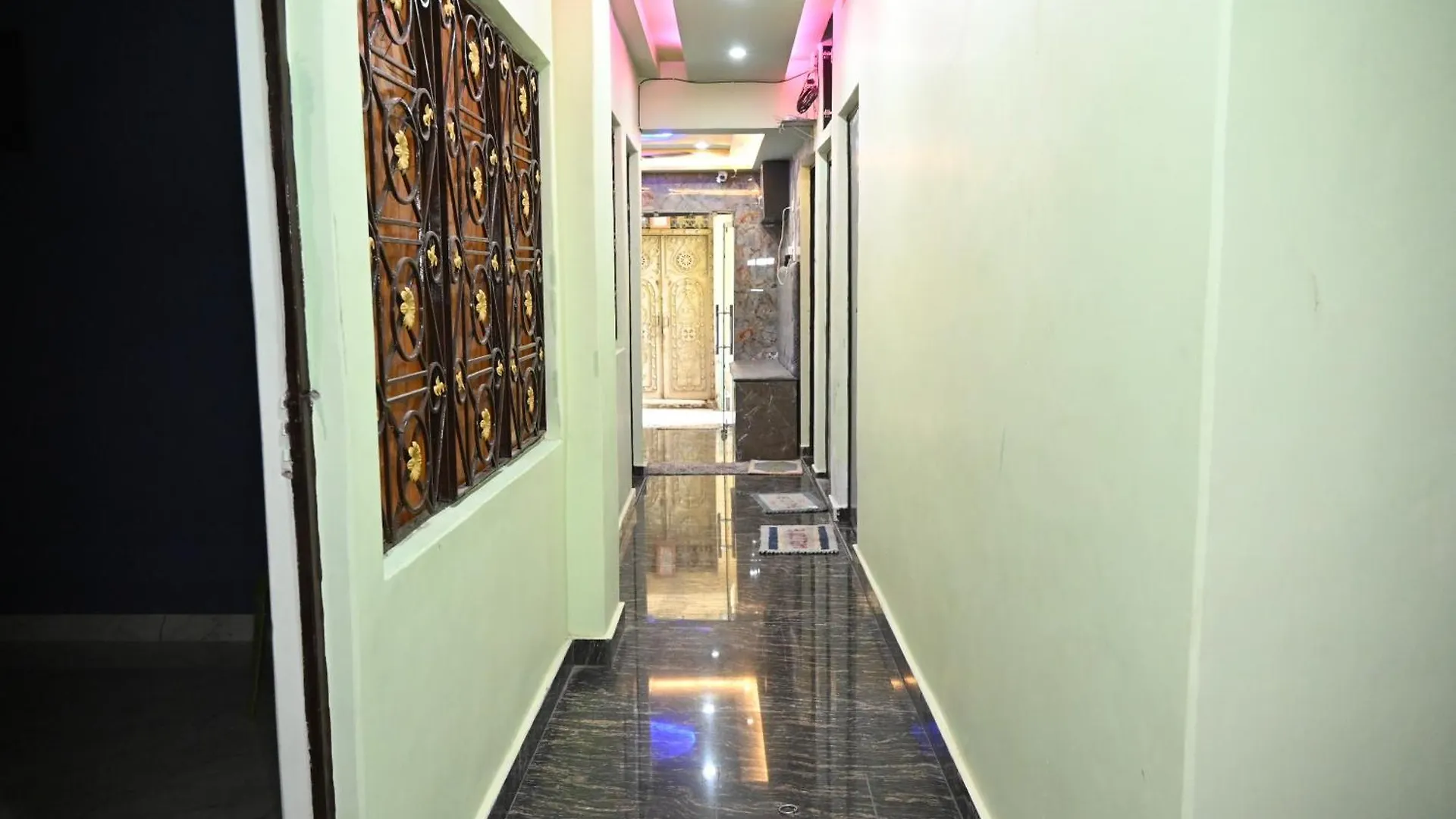 Swagat Paying Guest House Varanasi Near Ganga River India