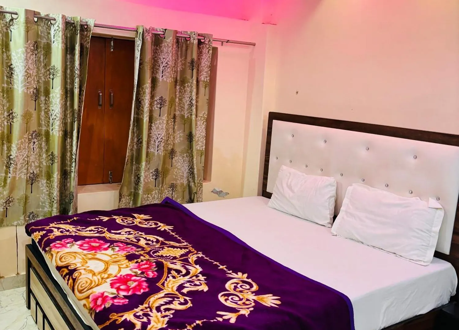 Swagat Paying Guest House Varanasi Near Ganga River India