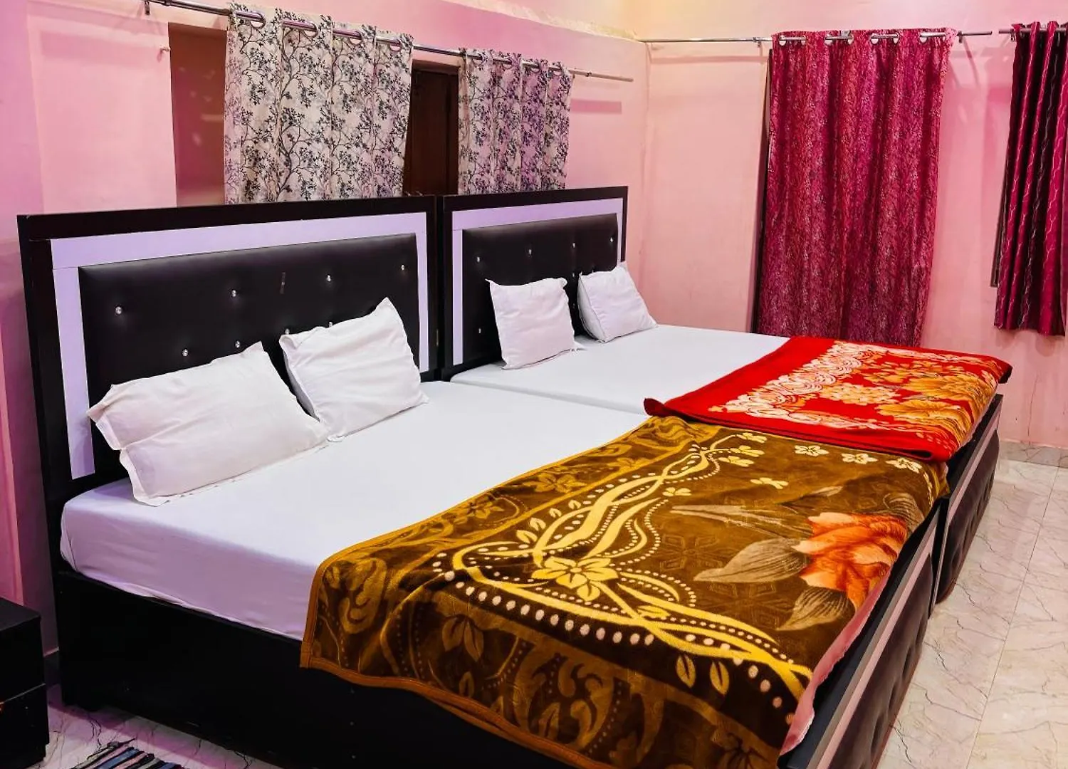Swagat Paying Guest House Varanasi Near Ganga River