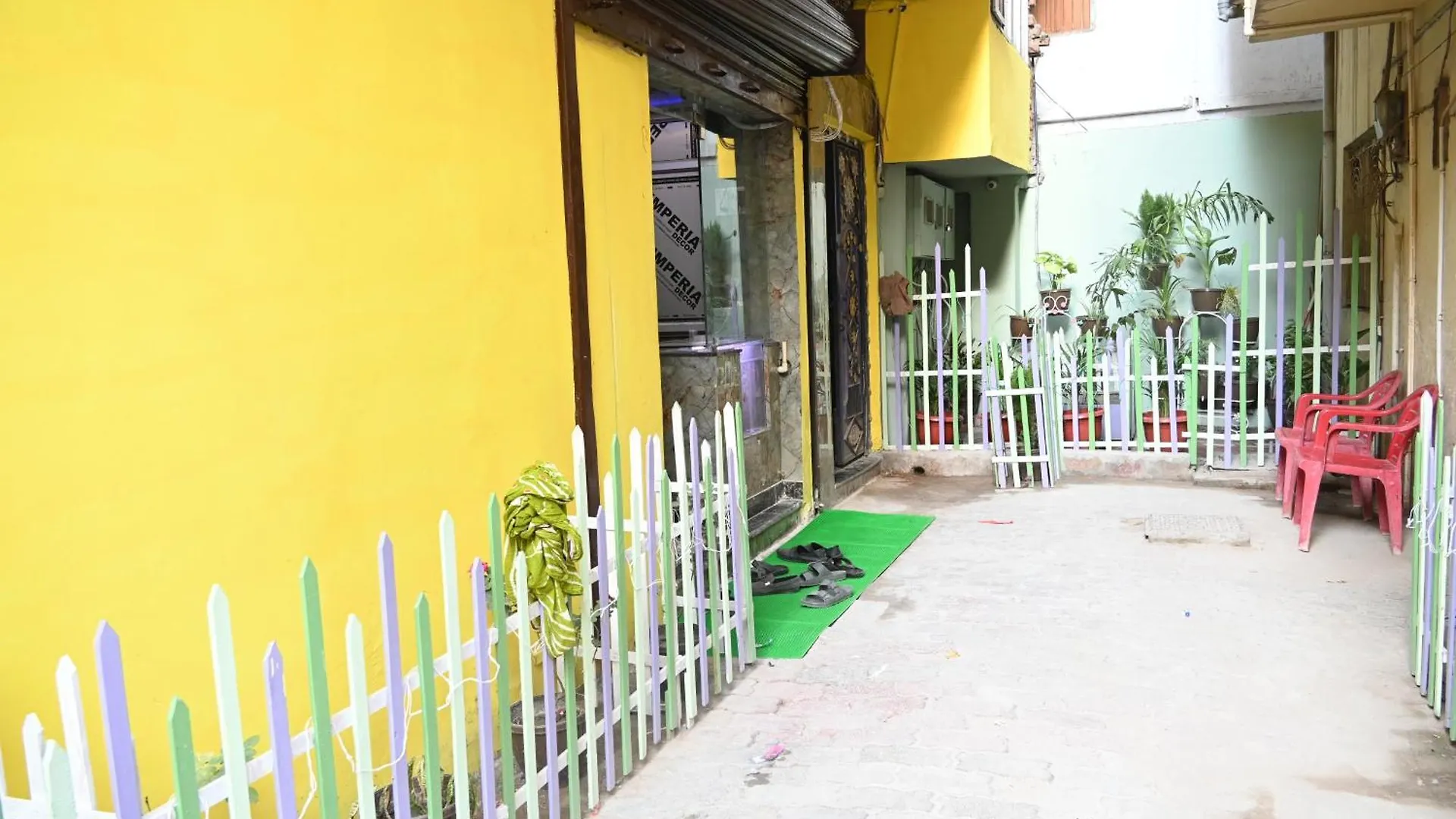 Swagat Paying Guest House Varanasi Near Ganga River India